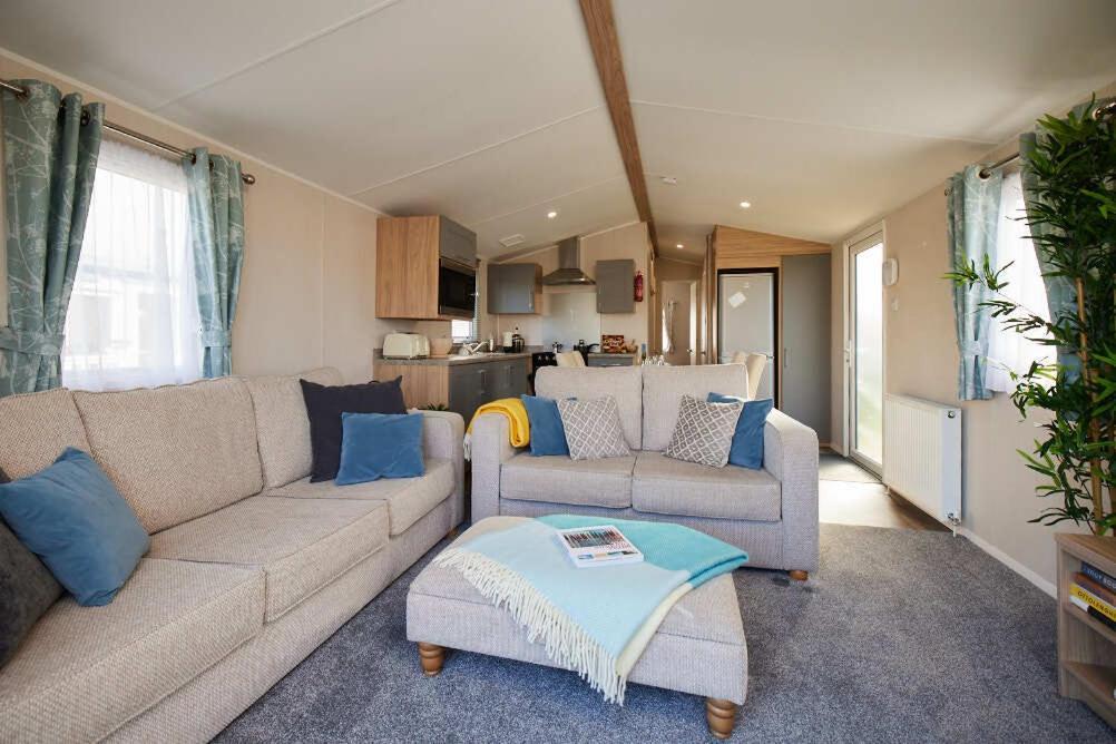 Nirvana Coastal Retreat Holiday Home Cayton Exterior foto