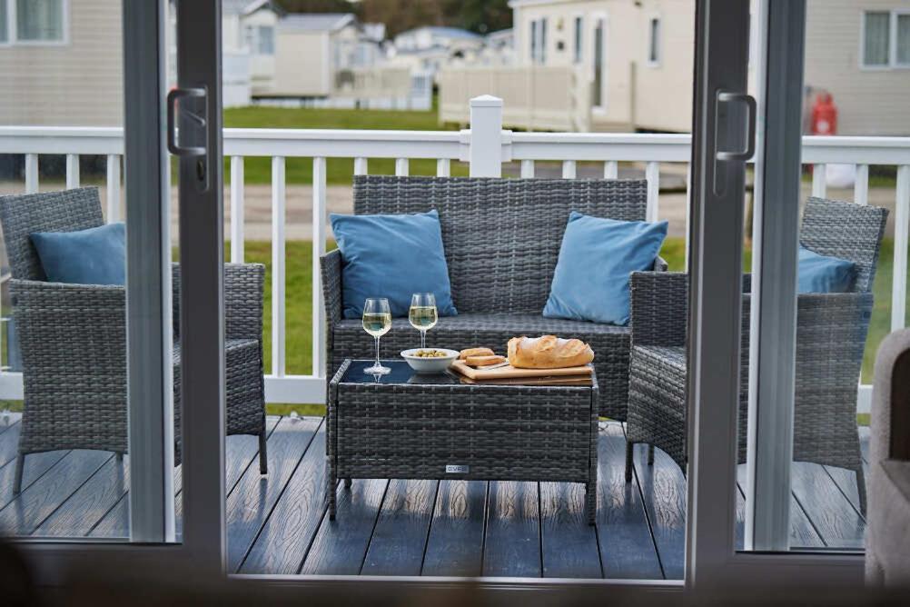 Nirvana Coastal Retreat Holiday Home Cayton Exterior foto
