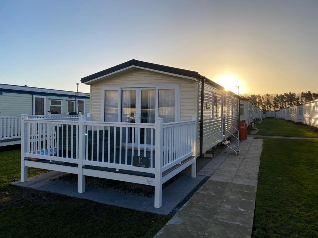 Nirvana Coastal Retreat Holiday Home Cayton Exterior foto
